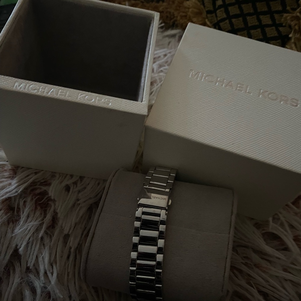 Micheal kors silver watch 3567A Kacie Ladies Watch - Picture 2 of 4